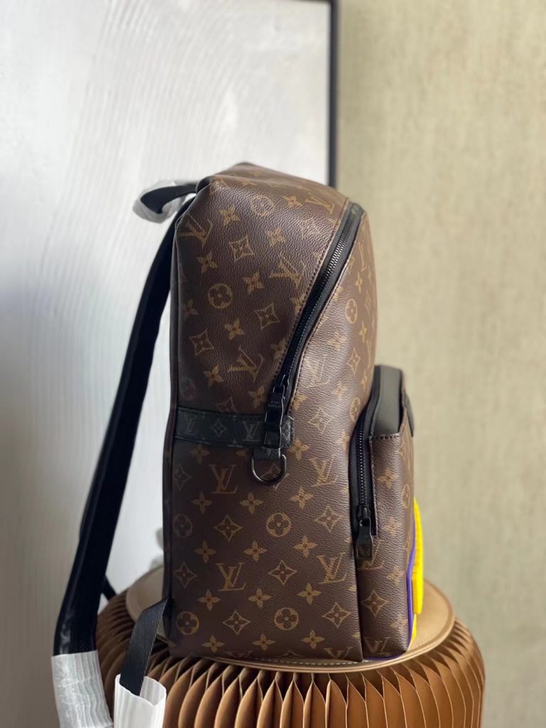 lv discovery backpack price